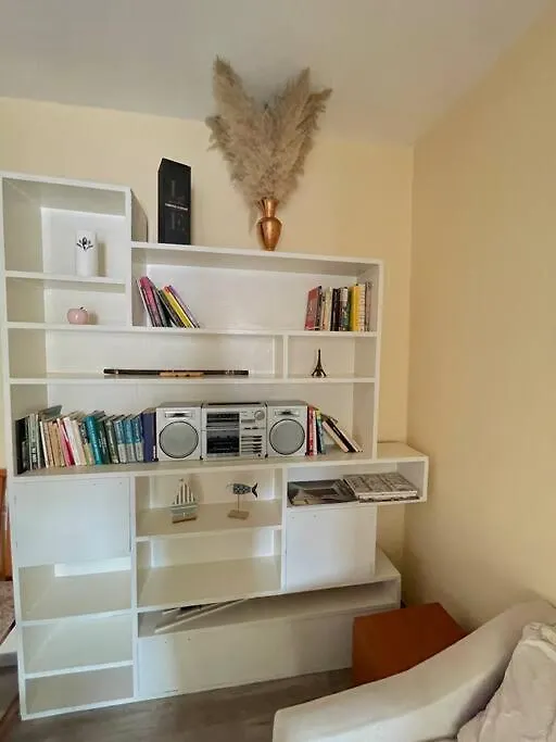 Appartement A Small Gem In The Bllok Tirana